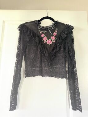 NWT WIDOW HIGH NECK LACE TOP